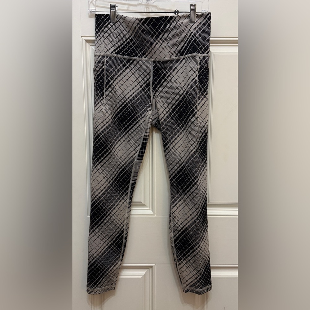 Athleta Salutation Stash Textured Tight Size Medium, never worn - Picture 2 of 9